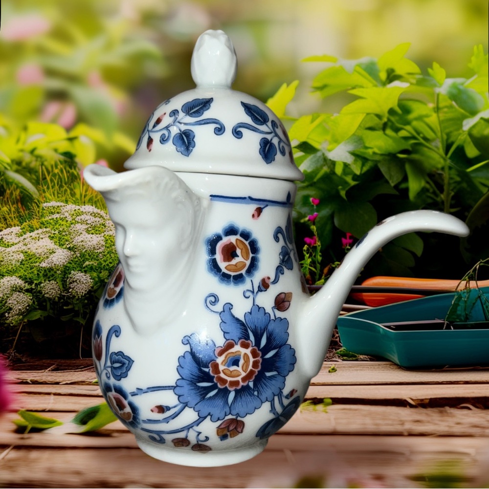 Vtg 1979 ESTEE LAUDER Porcelain  Teapot Cobalt Blue Flowers Creamer/Small Pot